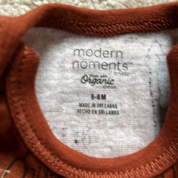 NWT onesie with lots of animals on it - Picture 3 of 4